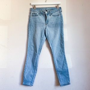 Universal Thread / Light Wash Skinny Ankle Jeans / 6S
